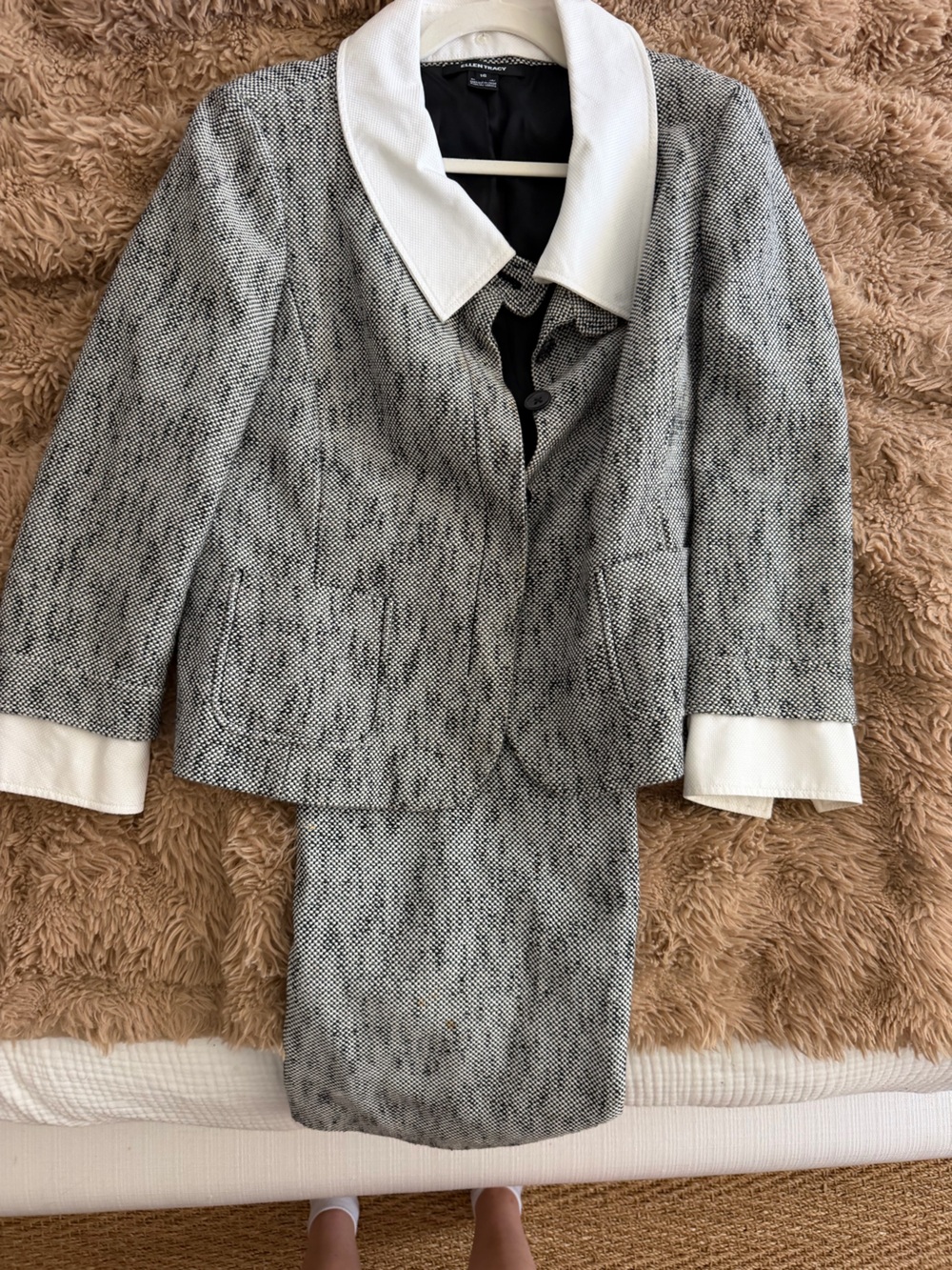 ELLEN TRACY - vintage grey and white skirt suit size 16